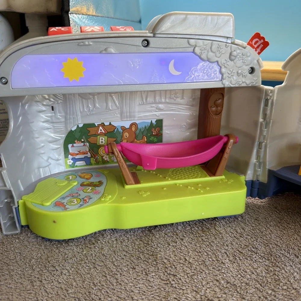 Fisher-Price Little People Light-up Learning Camper Playset 2021 Lights/Music